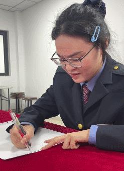 DƬ